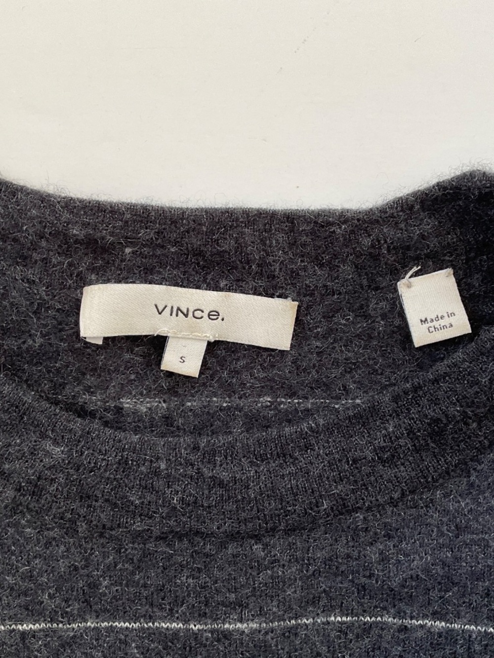 Vince 100% Cashmere Striped Crewneck Sweater Sz S Gray Soft Quiet Luxury Neutral - Picture 3 of 10